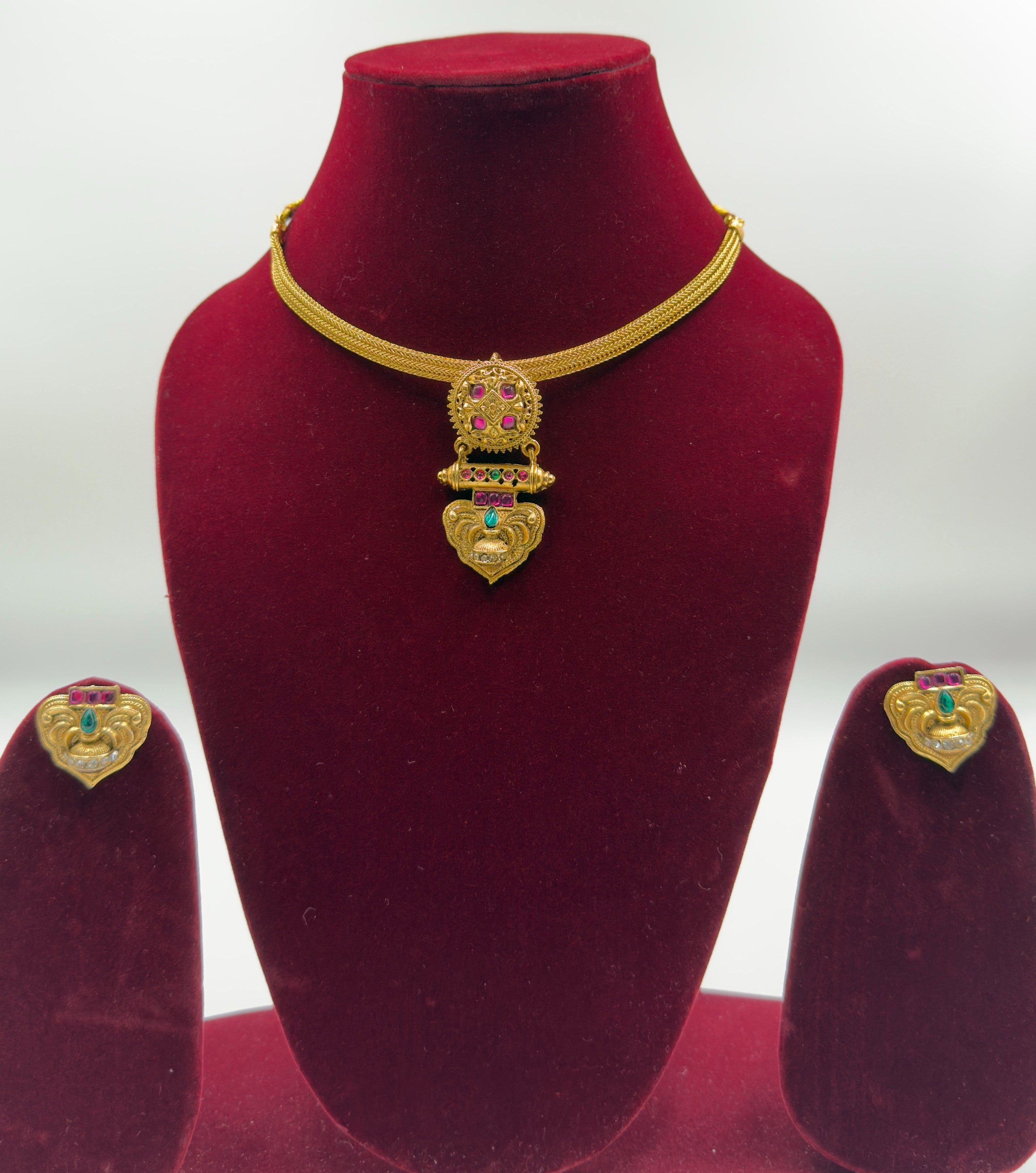 Anvika Antique Kemp Pendant Necklace Set